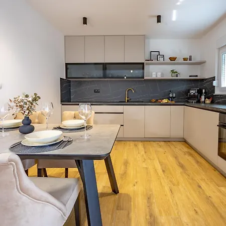 Lavanda J Apartment